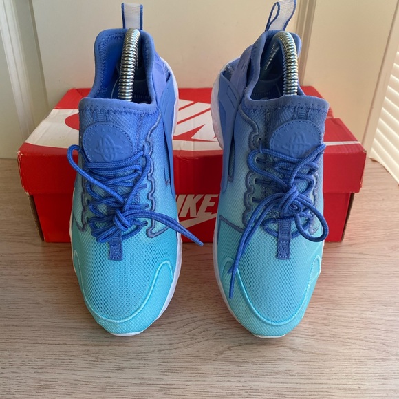 Huarache Run Ombré Blue Sneakers - Women - Picture 7 of 11